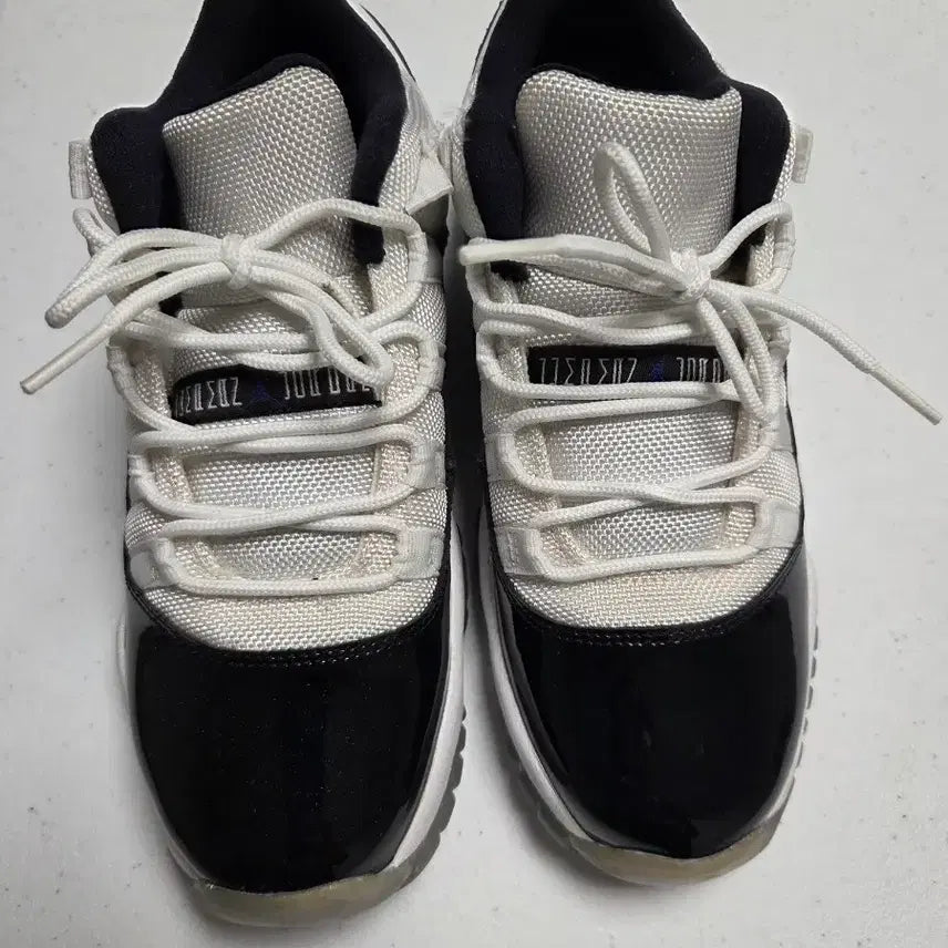 [BUNJANG] Nike Air Jordan 11 Retro Low Concord Sneakers / 나이키 에어 조던 11 레트로 로우 콩코드 240 새상품 팝니다
