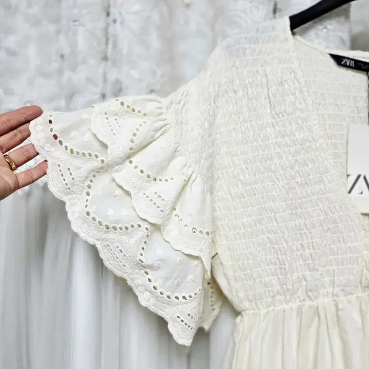[BUNJANG] ZARA Lace Mini Dress (New) / 자라  펀칭 레이스 미니원피스(새상품)