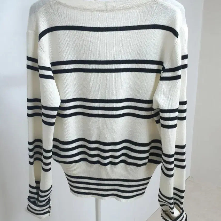 [SOLD OUT] 새상품 클래식 단가라 가디건