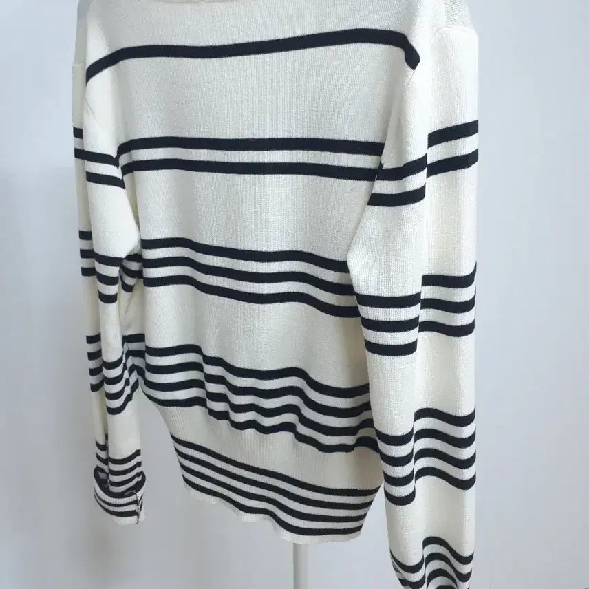 [SOLD OUT] 새상품 클래식 단가라 가디건