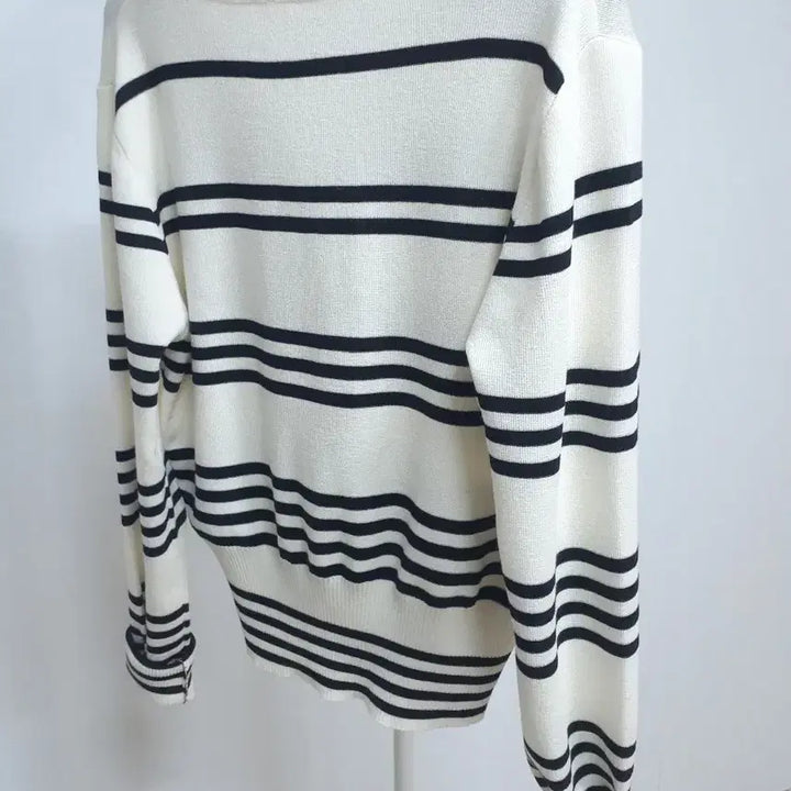 [SOLD OUT] 새상품 클래식 단가라 가디건