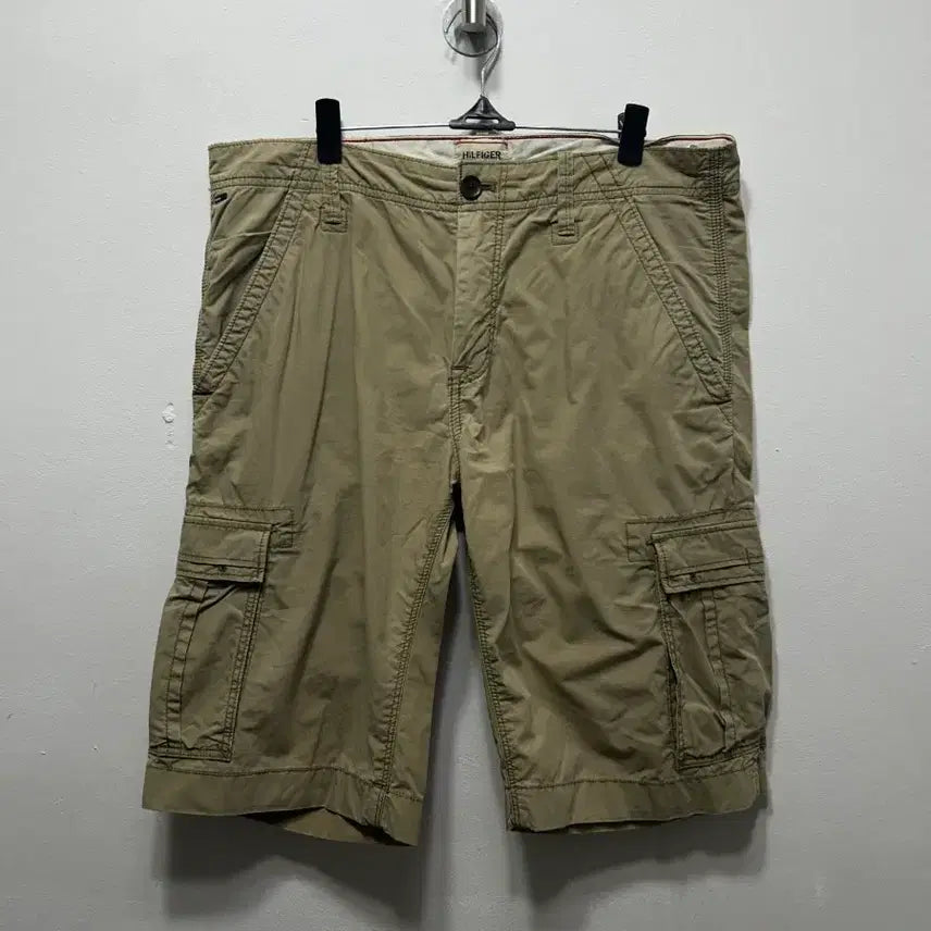 [BUNJANG] Tommy Hilfiger Khaki Cargo Shorts (Size 32) / 타미힐피거 카키색 카고 반바지 32사이즈