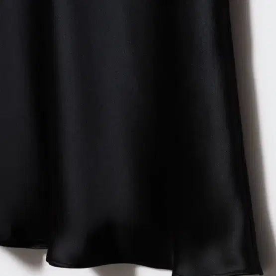[SOLD OUT] (택달린 새상품) 망고 mango 블랙 새틴 롱 스커트 실키 스커트