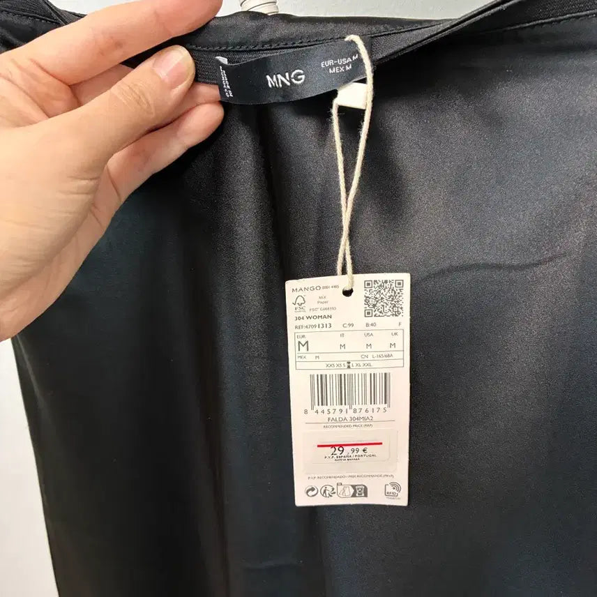 [SOLD OUT] (택달린 새상품) 망고 mango 블랙 새틴 롱 스커트 실키 스커트