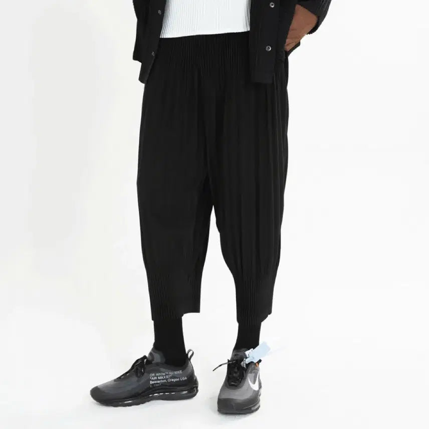 [SOLD OUT] (새상품)몽플리쎄 플리츠 9부 배기핏 팬츠