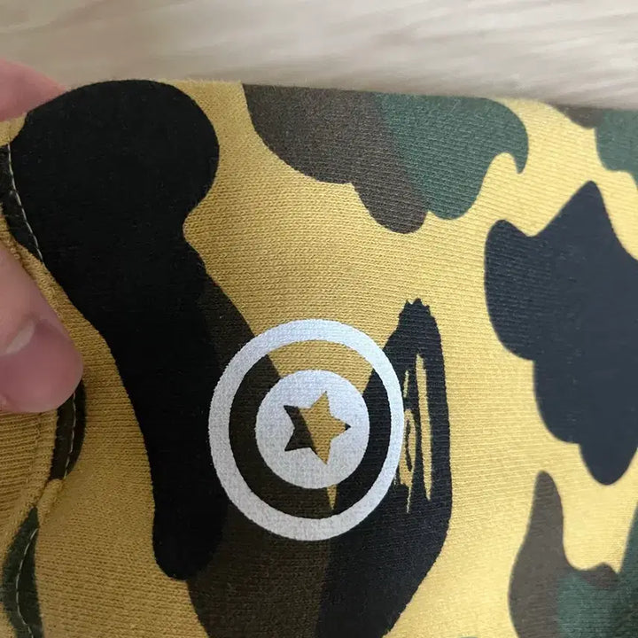 [SOLD OUT] 베이프  샤크후드 황계 팝니다(xl)