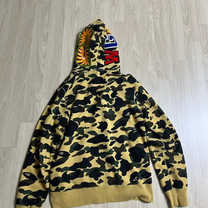 [SOLD OUT] 베이프  샤크후드 황계 팝니다(xl)
