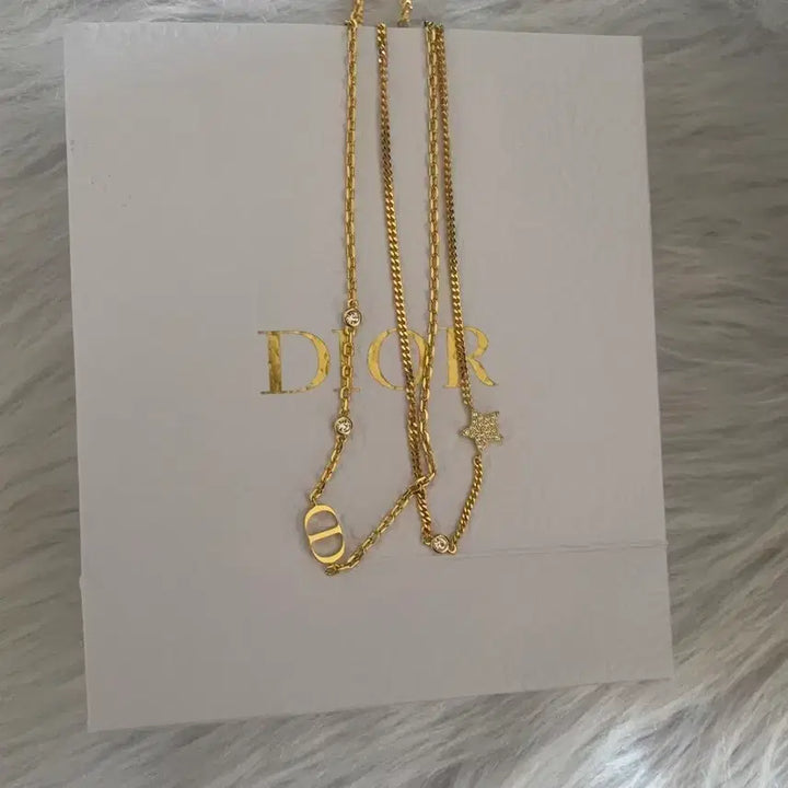 [BUNJANG] Dior CD &amp; Star Charm Gold Necklace / 디올 CD/별 장식 골드 목걸이