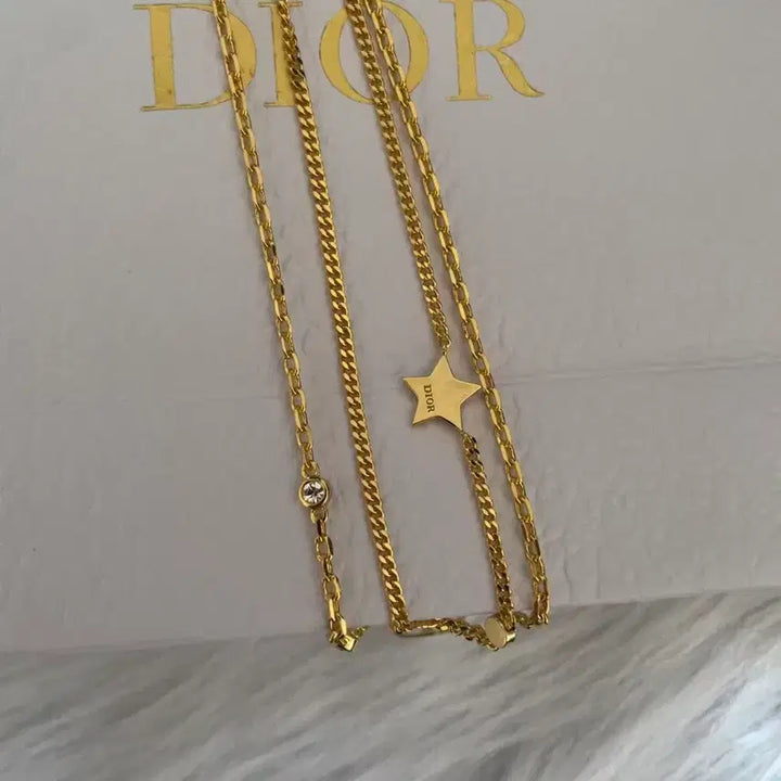 [BUNJANG] Dior CD &amp; Star Charm Gold Necklace / 디올 CD/별 장식 골드 목걸이