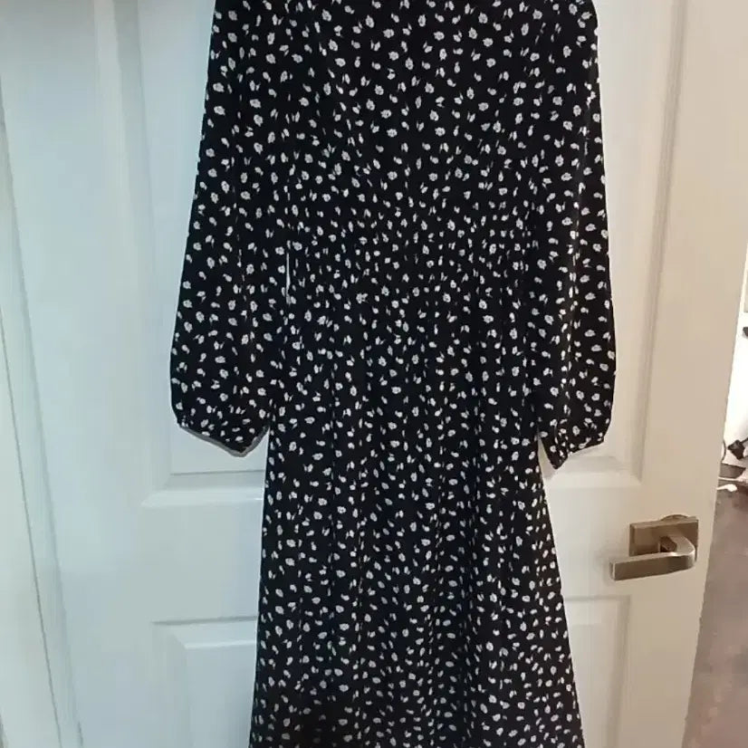 [BUNJANG] Plastic Island Black Floral Long Dress (Size S) / 블랙 잔꽃무늬 롱 원피스55