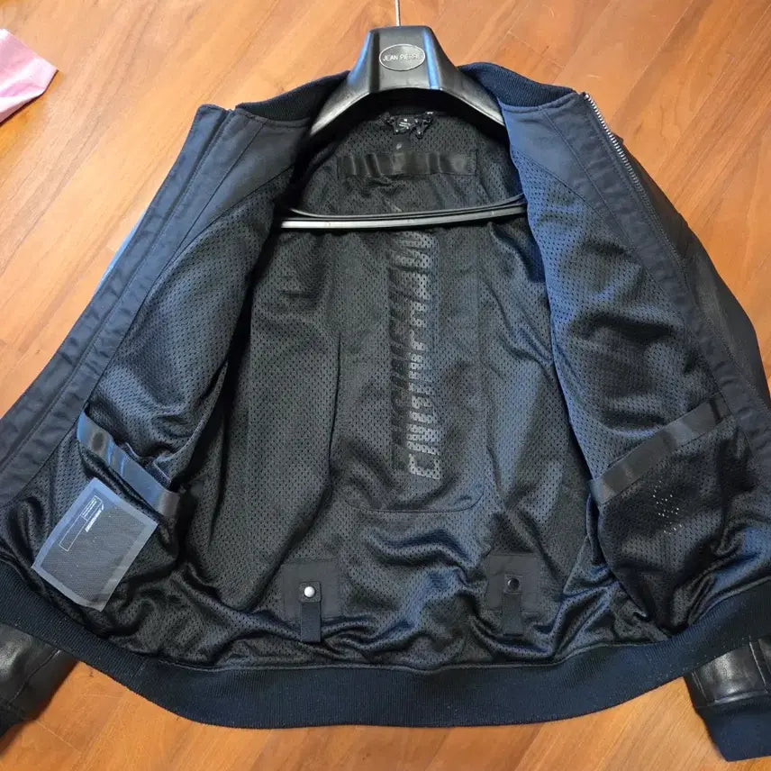 [SOLD OUT] ENGINEHAWK 블랙 양가죽 봄버 자켓