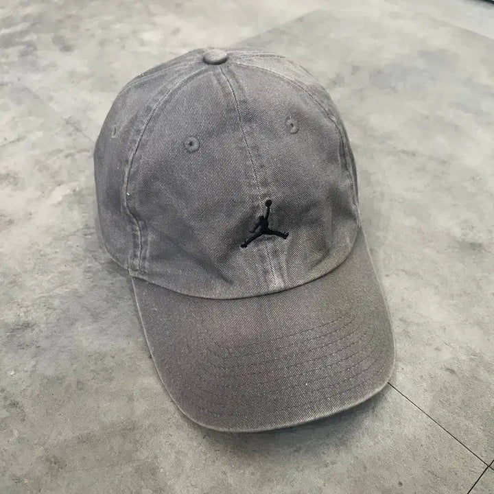 [SOLD OUT] 프리 나이키 조던 점프맨 워시드 볼캡 모자 그레이