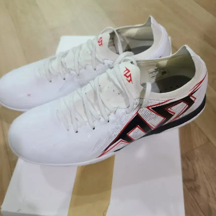 [BUNJANG] tlss Striker TF Futsal Shoes / tlss 스트라이커 풋살화 tf