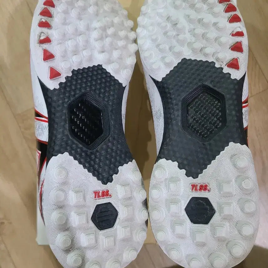 [BUNJANG] tlss Striker TF Futsal Shoes / tlss 스트라이커 풋살화 tf