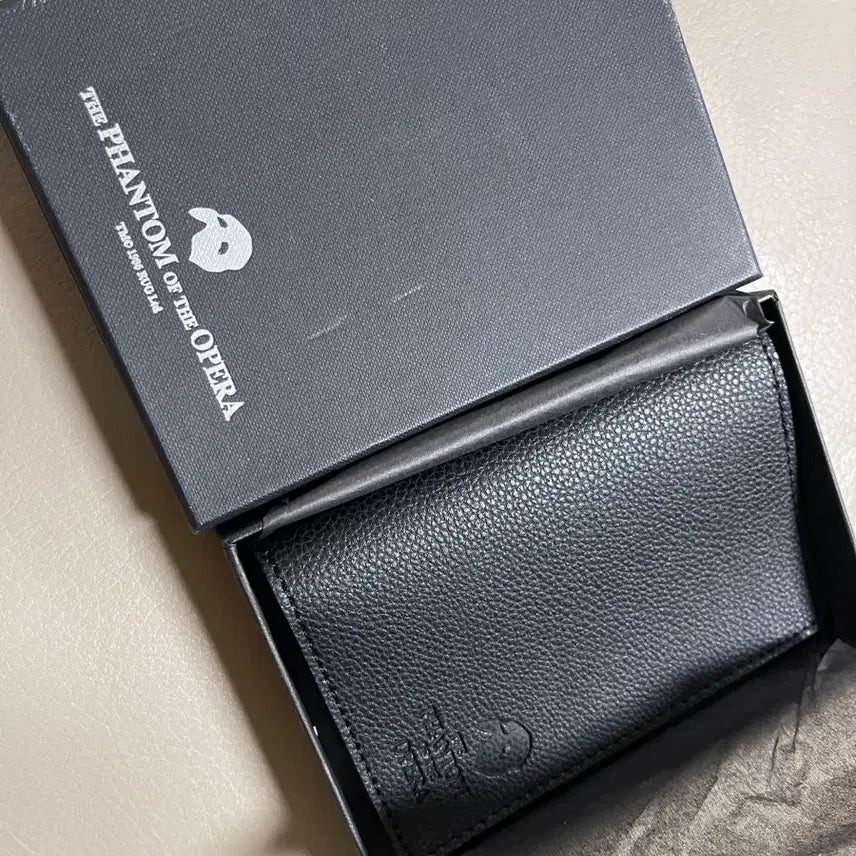 [BUNJANG] Phantom of the Opera Passport Case Black New / 뮤지컬 오페라의 유령 여권 케이스 블랙 새상품