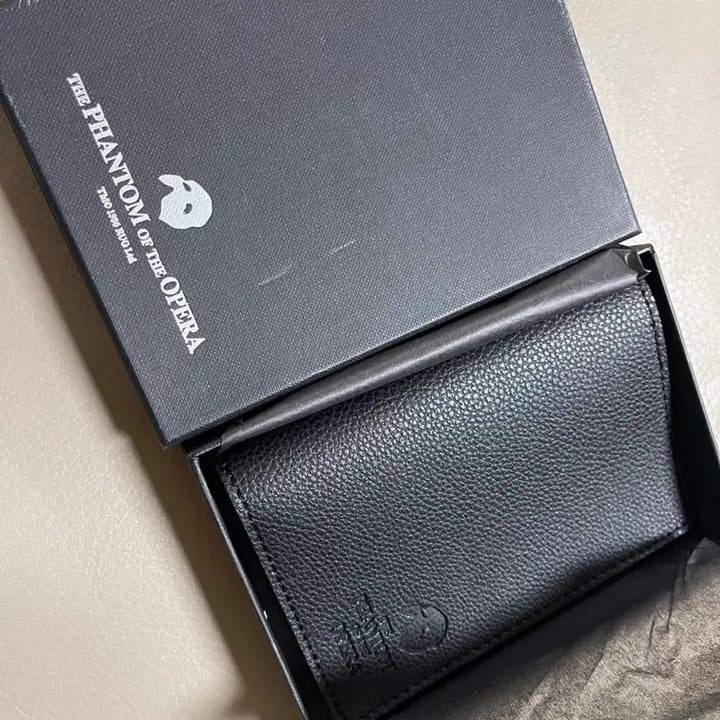 [BUNJANG] Phantom of the Opera Passport Case Black New / 뮤지컬 오페라의 유령 여권 케이스 블랙 새상품