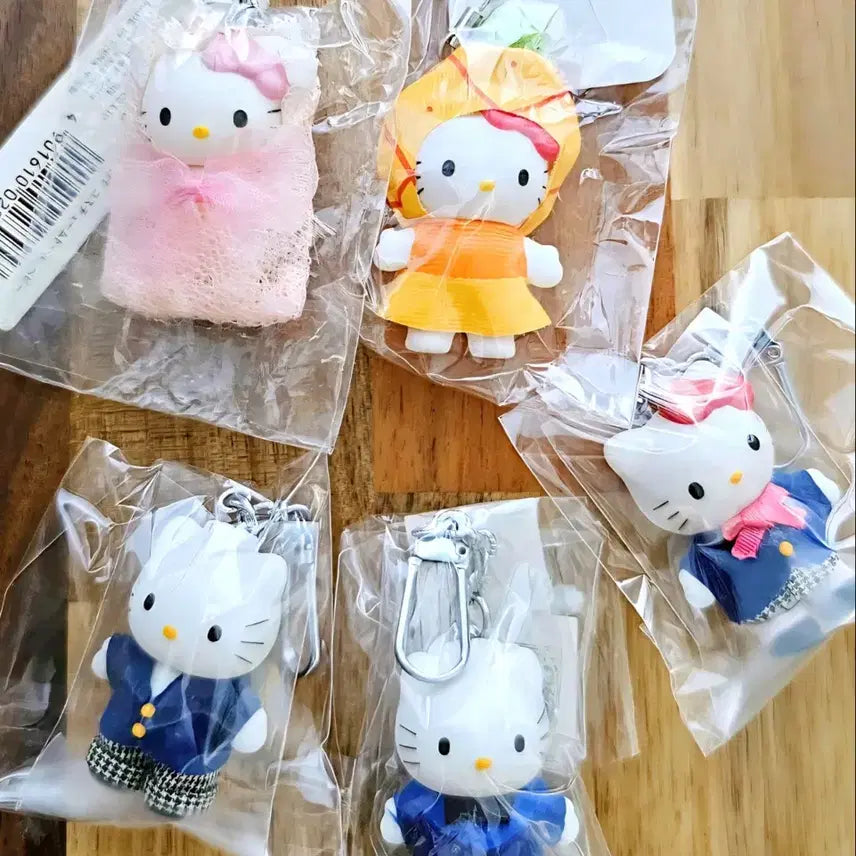 [BUNJANG] Kitty 5-Piece Set Keychain / 키티5종세트, 교복 키티, 드레스업 키티 키링, 초소형 키티 키링