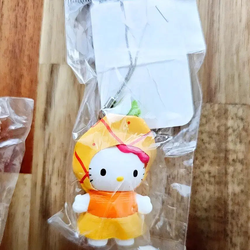 [BUNJANG] Kitty 5-Piece Set Keychain / 키티5종세트, 교복 키티, 드레스업 키티 키링, 초소형 키티 키링