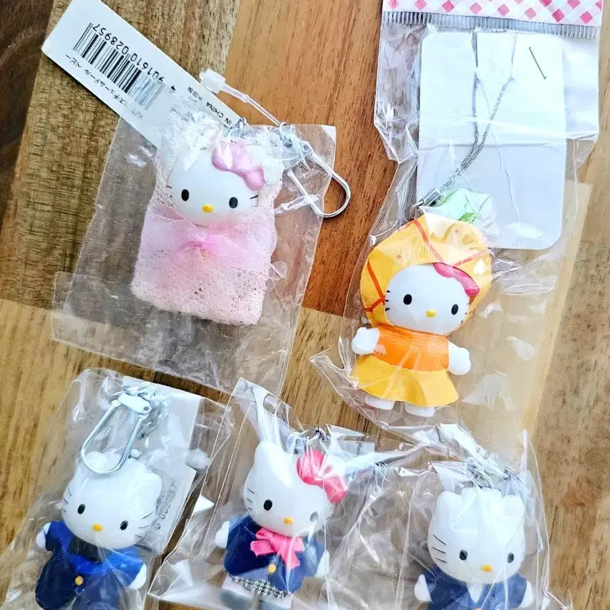 [BUNJANG] Kitty 5-Piece Set Keychain / 키티5종세트, 교복 키티, 드레스업 키티 키링, 초소형 키티 키링