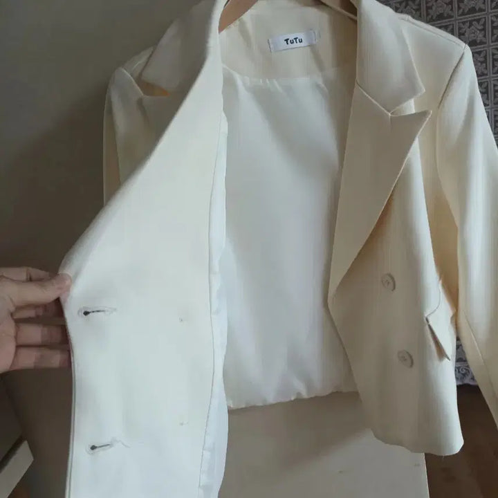 [BUNJANG] Double Button Cropped Jacket - Ivory / 미착용)더블 버튼 크롭자켓 아이보리