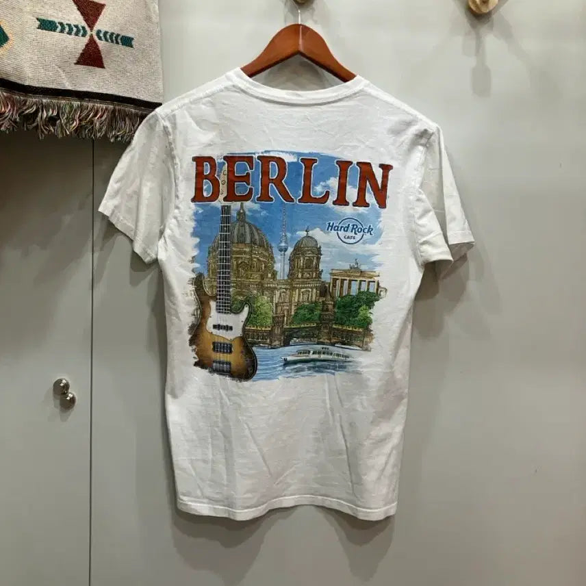 [BUNJANG] Hard Rock Cafe Berlin T-Shirt Vintage / hardrockcafe 하드락카페 베를린 티셔츠