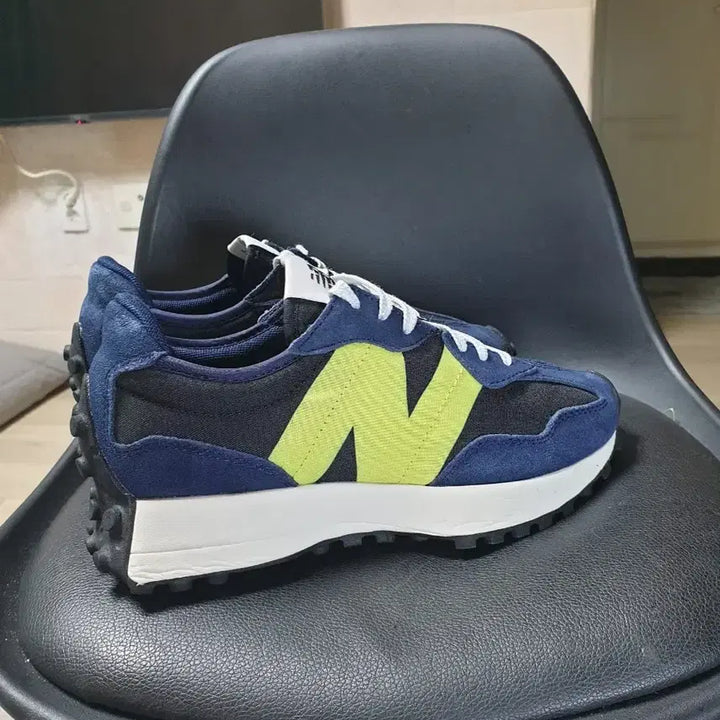[BUNJANG] New Balance 327 Navy/Yellow Sneakers (235mm) / 뉴발란스 327 네이비/옐로우 스니커즈(235)