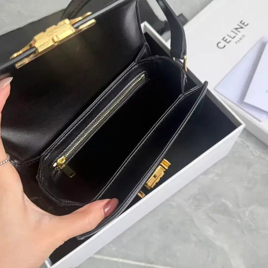 [BUNJANG] Celine Triomphe Shoulder Bag - Black / 셀린느 트리옹프 숄더백 블랙  여성 가방