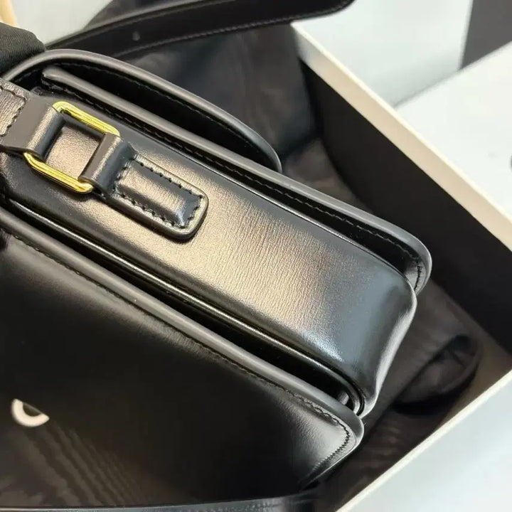 [BUNJANG] Celine Triomphe Shoulder Bag - Black / 셀린느 트리옹프 숄더백 블랙  여성 가방