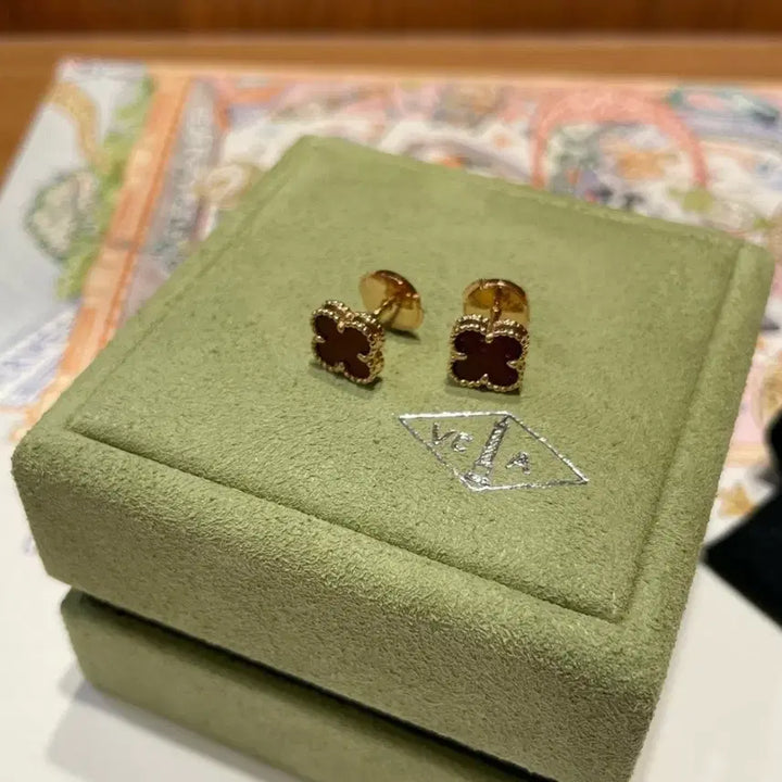 [SOLD OUT] 반클리프 아펠 스위트 알함브라 레드 아게이트 피어스