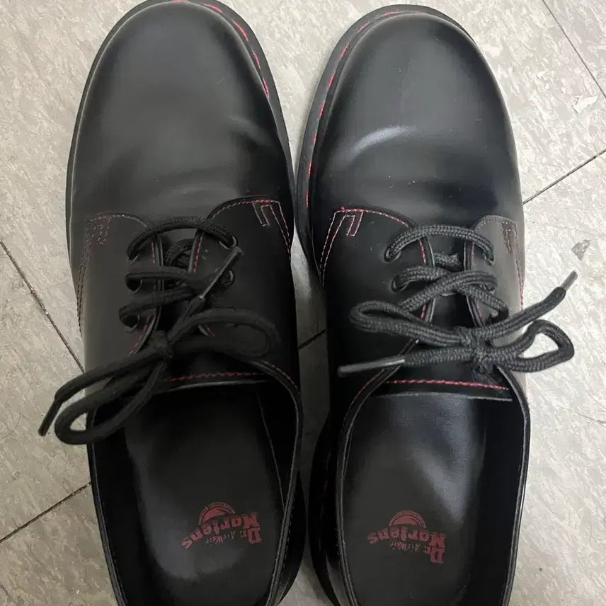 [BUNJANG] Dr. Martens 1461 3-Eye Black Shoes with Red Stitching / 닥터마틴 1461 3홀 블랙 레드 스티치