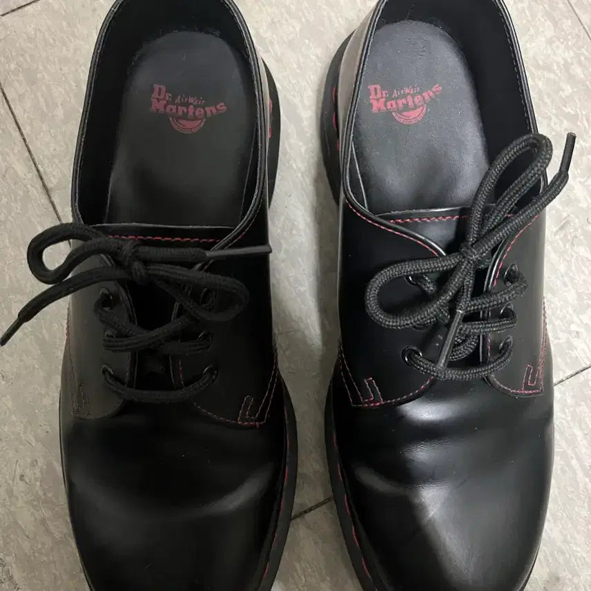 [BUNJANG] Dr. Martens 1461 3-Eye Black Shoes with Red Stitching / 닥터마틴 1461 3홀 블랙 레드 스티치