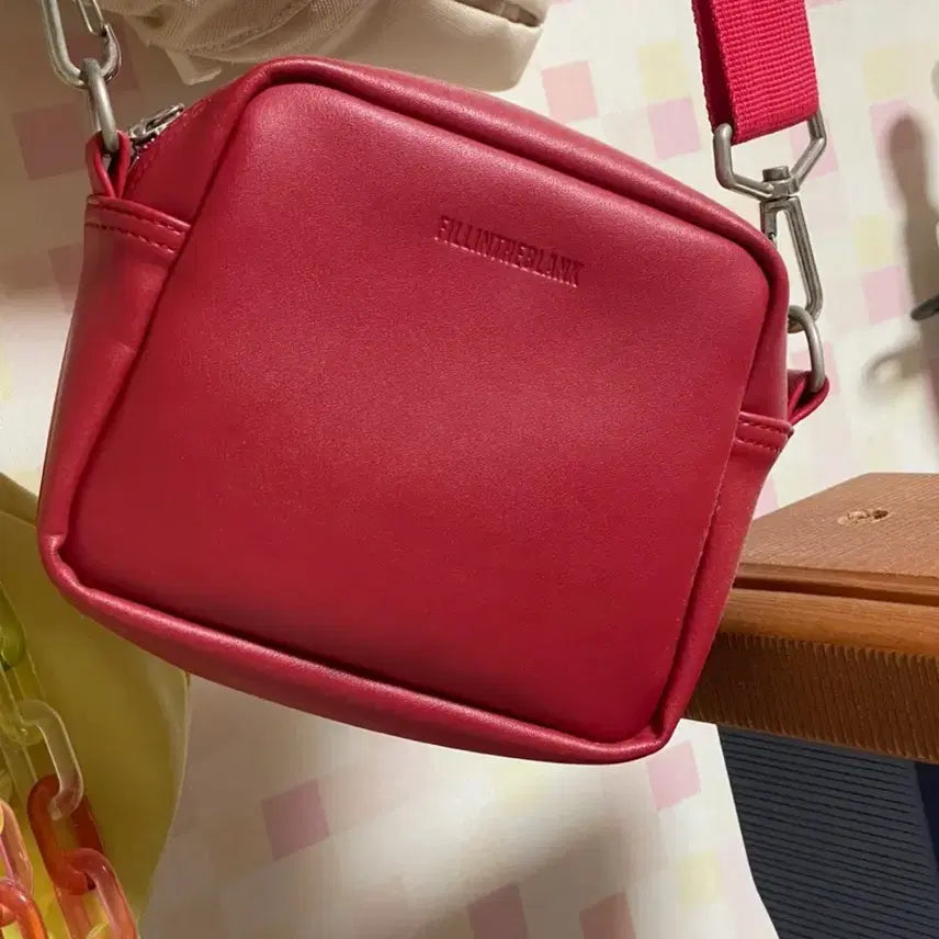 [BUNJANG] Fillintheblank Sister Trapezoid Mini Bag / 필인더블랭크 sister trapezoid red 미니백
