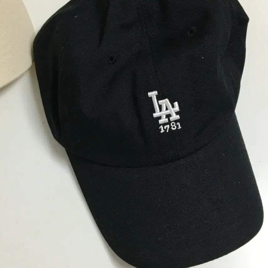 [SOLD OUT] 볼캡 3종 (블랙/아이보리/그린-판매완)