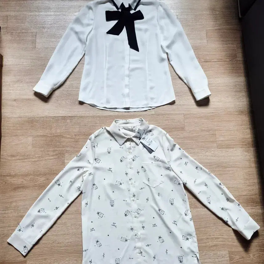 [BUNJANG] LIST Beige Blouse &amp; Olivia Haskell White Blouse Bundle Set / (택달린새상품)리스트 베이지 블라우스와 올리이바허슬러 블라우스 2개 일괄