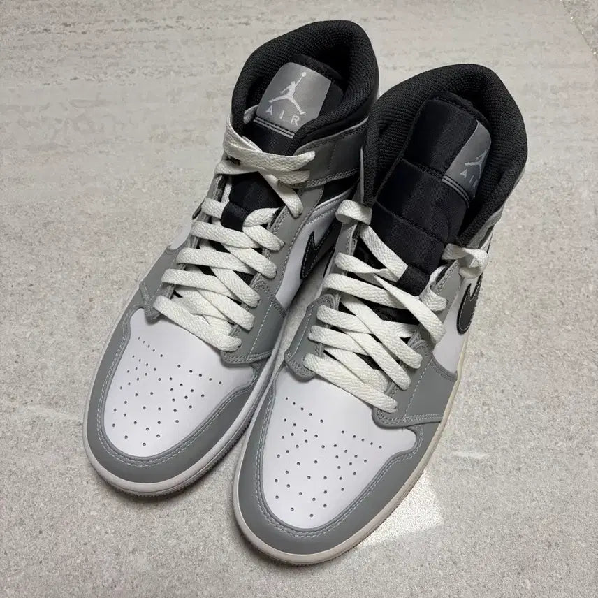 [BUNJANG] Nike Jordan 1 Mid Light Smoke Grey Anthracite Sneakers / 새상품 조던 1 미드 라이트 스모크 그레이 앤트러사이트 270