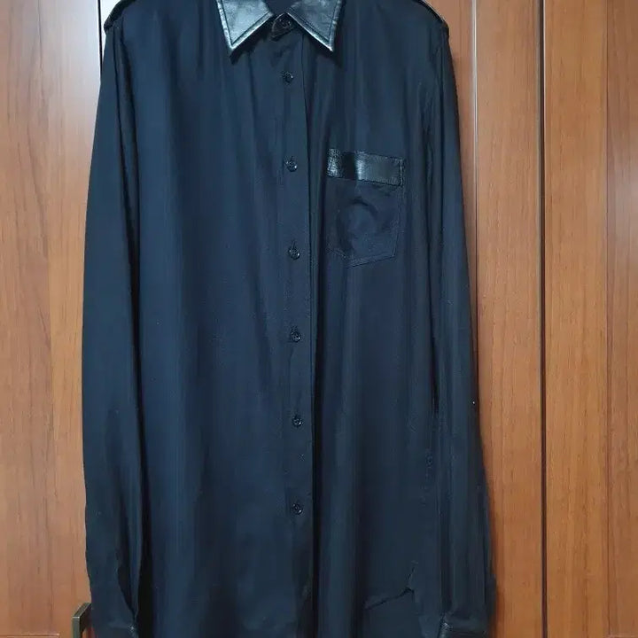 [BUNJANG] Saint Laurent Leather Collar Black Shirt / 생로랑 가죽 칼라 블랙 셔츠
