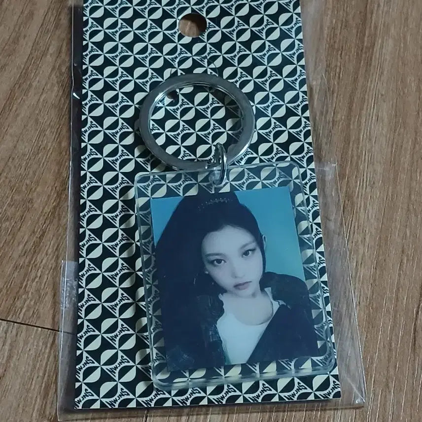 [BUNJANG] NewJeans Haerin Keyring / 뉴진스 해린 키링 새 상품