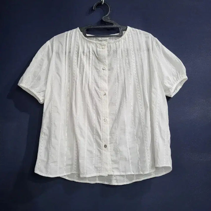 [BUNJANG] MODS Cotton Punching Blouse / MODS 모즈 순면 펀칭 블라우스(새상품)