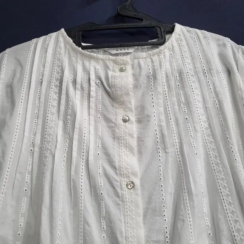 [BUNJANG] MODS Cotton Punching Blouse / MODS 모즈 순면 펀칭 블라우스(새상품)