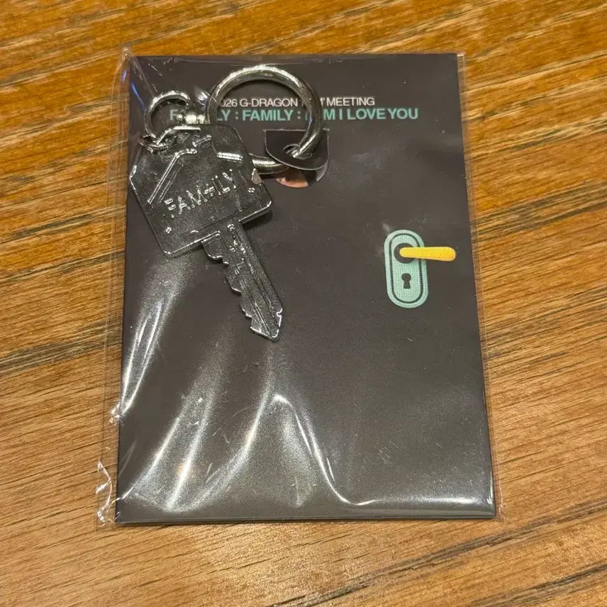 [BUNJANG] G-Dragon Fanmeeting Badge &amp; Keyring / 지드래곤 팬미팅 팸존 뱃지 키링