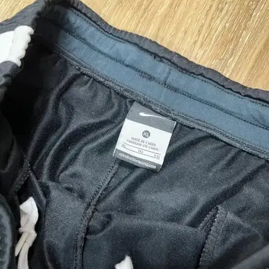 [BUNJANG] Nike Black and White Track Pants Women&