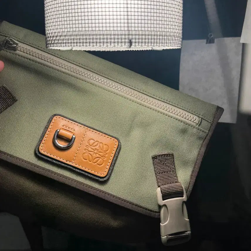 [SOLD OUT] 로에베 로고 미니 크로스백 미니백