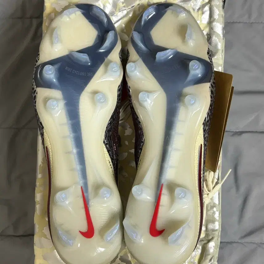 [BUNJANG] Nike Phantom 6 Low Elite Sneakers / 나이키 유나이티드 팬텀 6 로우 엘리트 280