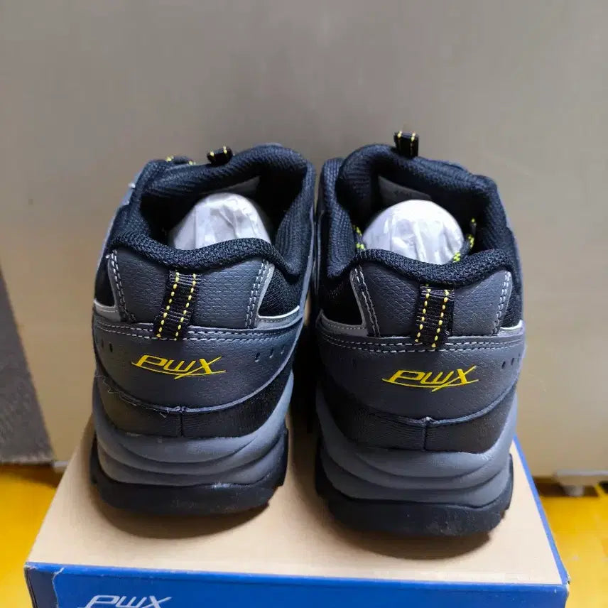 [SOLD OUT] (새상품)남성 260사이즈 트레킹화 등산화 프로월드컵 운동화