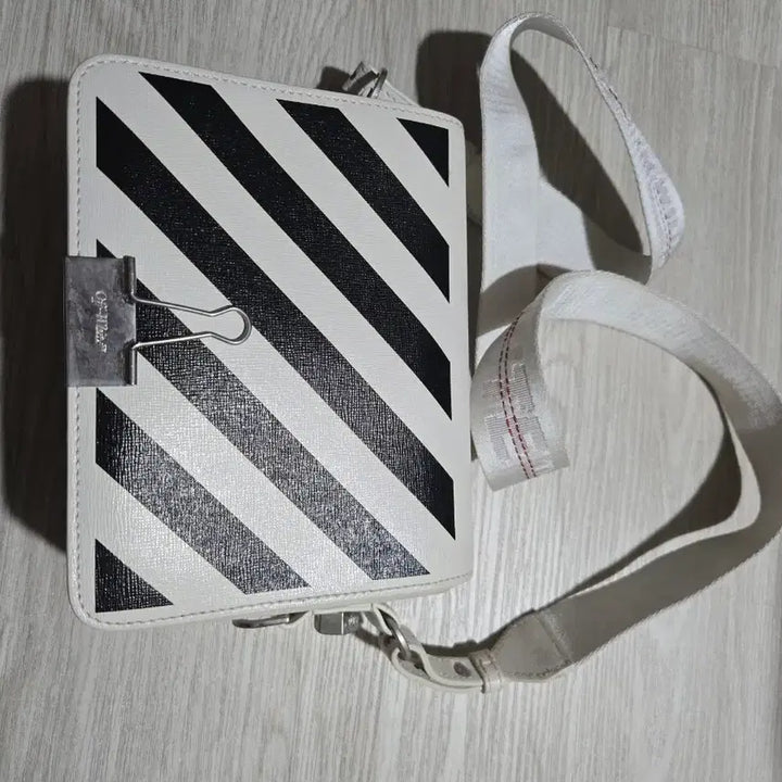 [BUNJANG] Off-White Genuine Stripe Crossbody Bag / OFF-WHITE 정품 스트라이프 크로스백