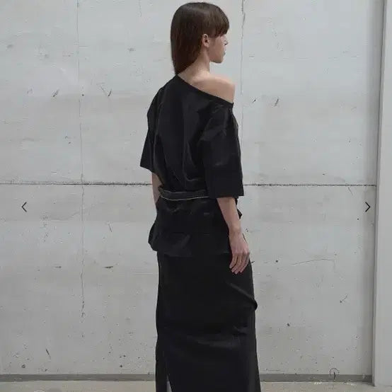 [BUNJANG] LCDC Asymmetrical Off-Shoulder Top / LCDC 블랙 언발란스 오프숄더