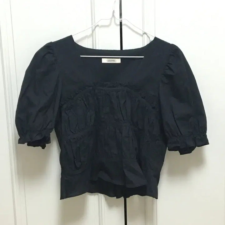 [BUNJANG] Black Puff Short Sleeve Blouse / 블랙 퍼프 반팔 블라우스