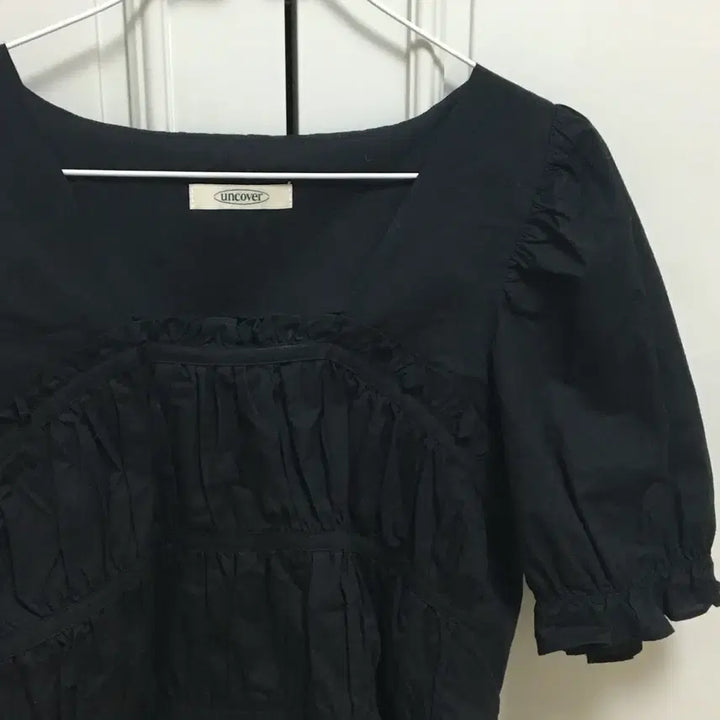 [BUNJANG] Black Puff Short Sleeve Blouse / 블랙 퍼프 반팔 블라우스