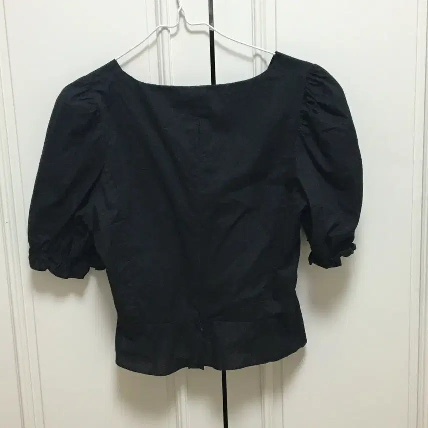 [BUNJANG] Black Puff Short Sleeve Blouse / 블랙 퍼프 반팔 블라우스