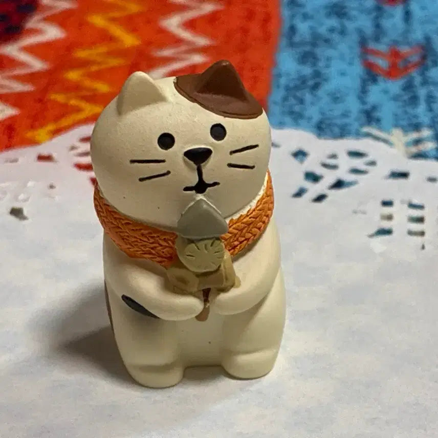 [BUNJANG] Concombre 2019 New Year Series Fish Cake Cat Figurine / 데꼴 콘콤브레 concombre  2019신년 시리즈  어묵 먹는 고양이
